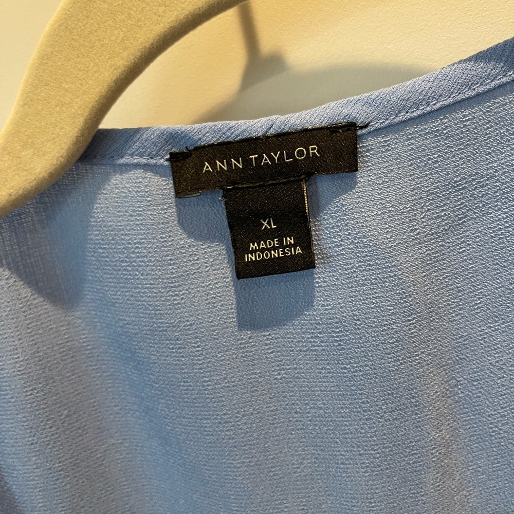 Brand new sleeveless👚 - Picture 2 of 5